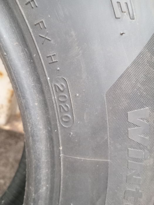 225/60r17 Hankook Winter I Cept Evo2.