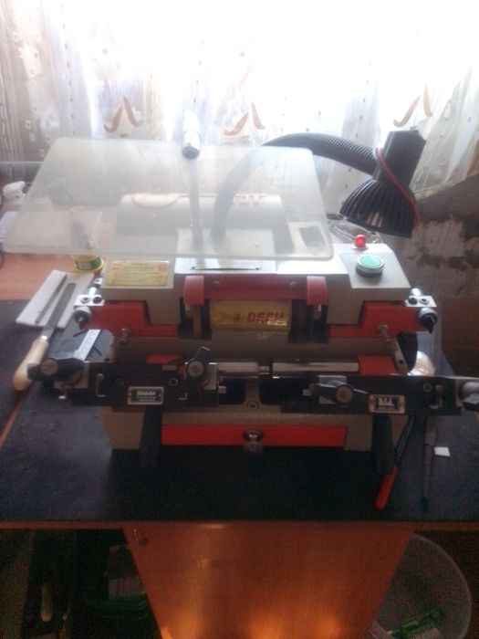 Верстак для виготовлення ключів