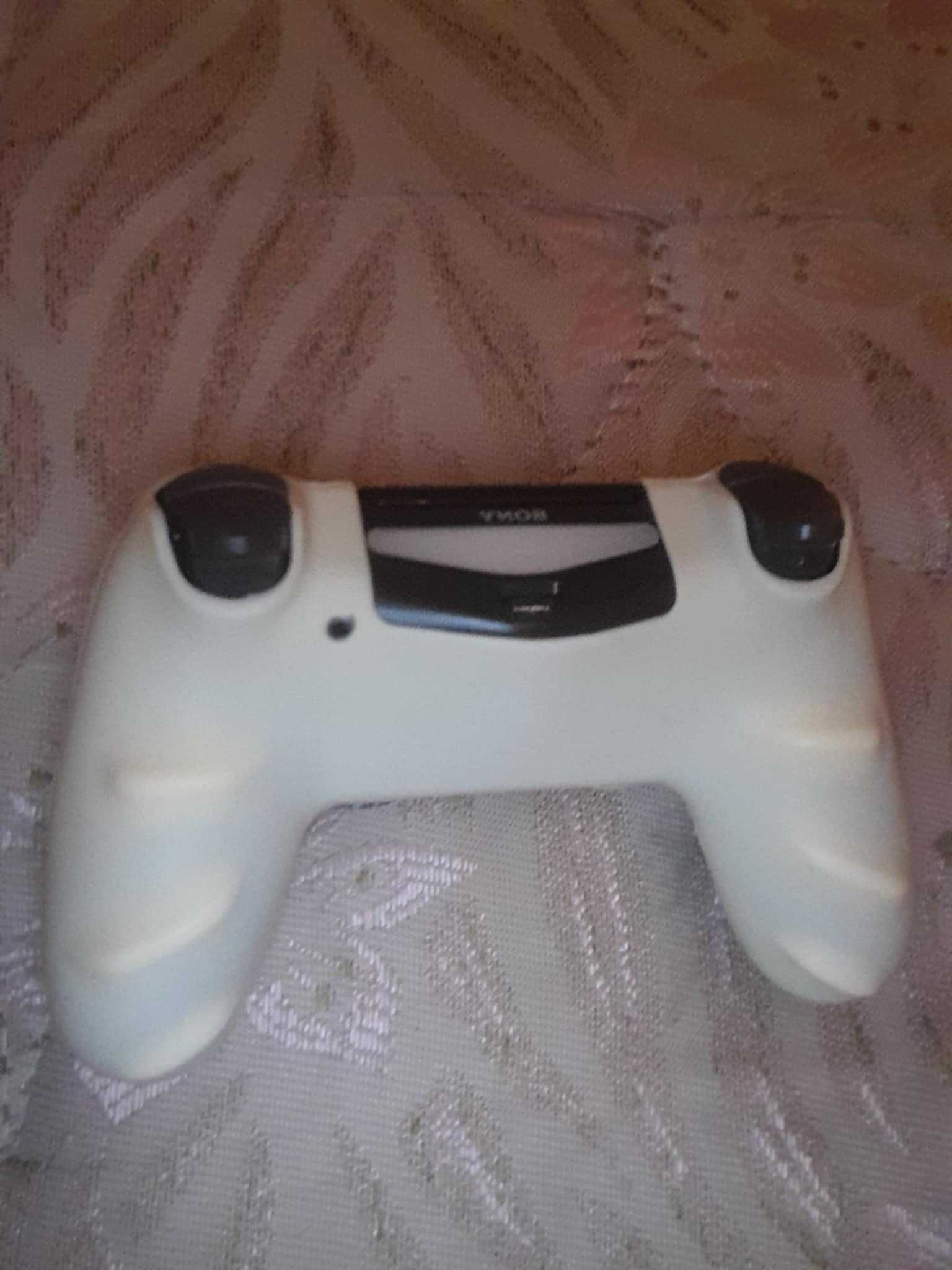 Comando PS4 com capa