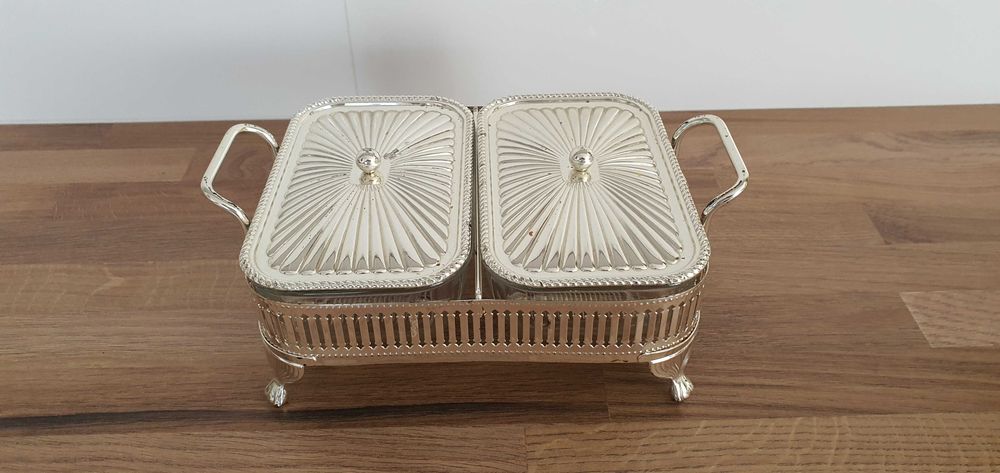 Elegancki, dwuczęściowy półmisek do serwowania dań na ciepło