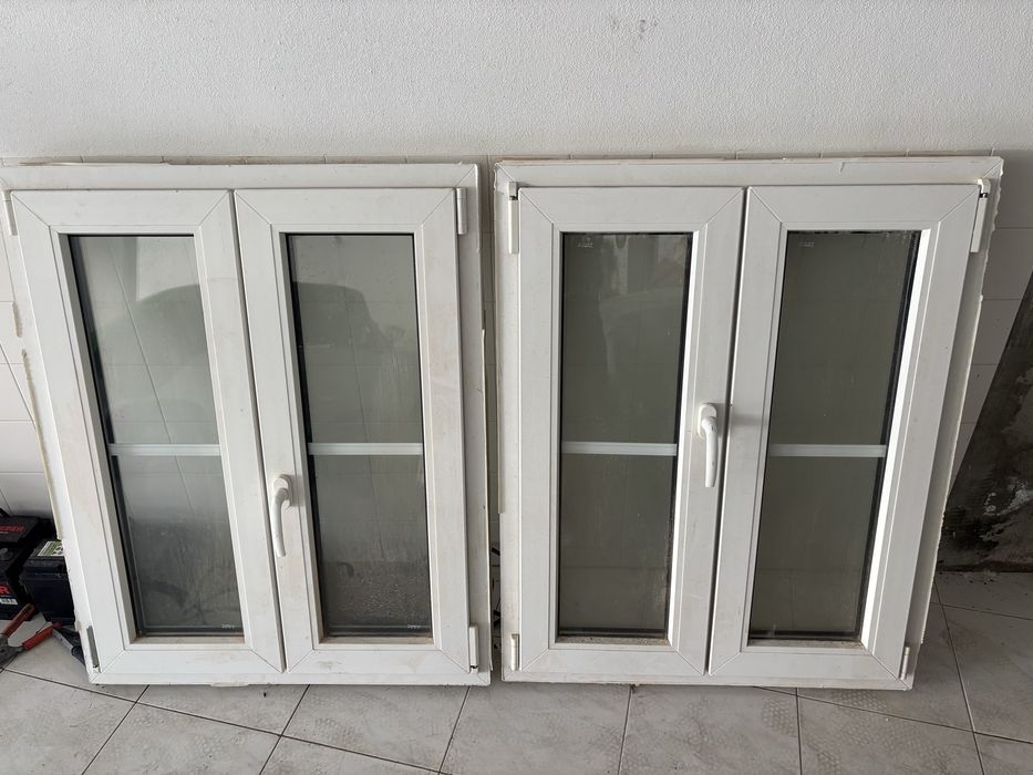 Vendo duas janelas em pvc vidro duplo.