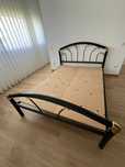 Cama de casal em ferro c/ estrado