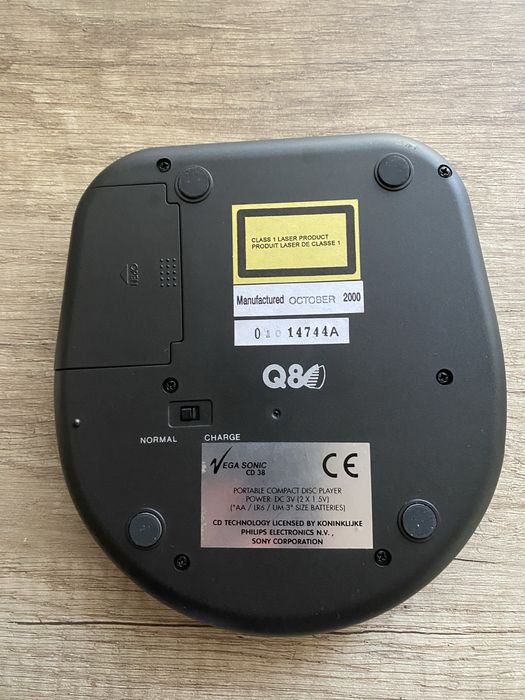 Портативний CD - плеєр Vega Sonik