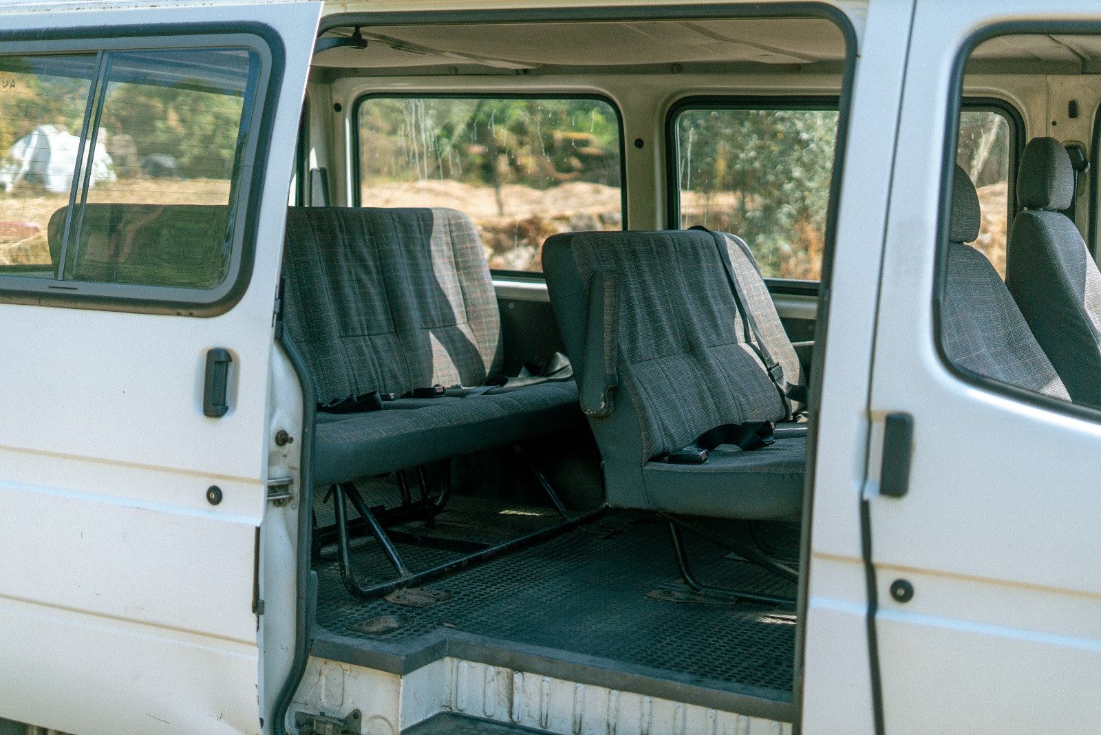 Ford Transit 9 lugares mista (passageiros e mercadorias)
