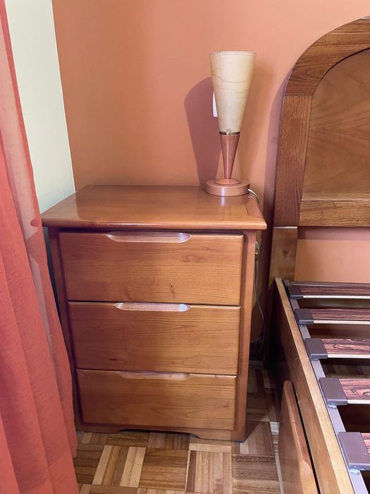 Cama de casal e 2 mesas de cabeceiras - madeira cerejeira