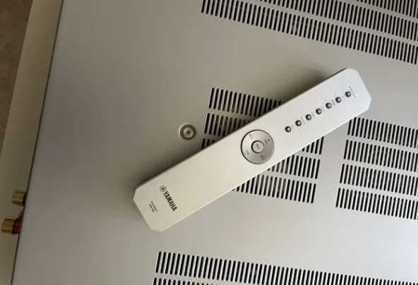 Yamaha A-S1000 w doskonałym stanie uszkodzony