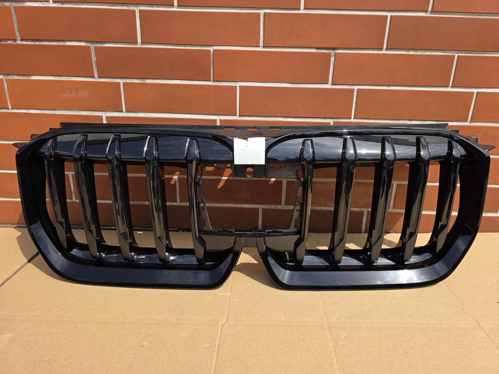 Grill Nerki Atrapa Chłodnicy BMW X1 U11 NOWY OE Shadow Czarny