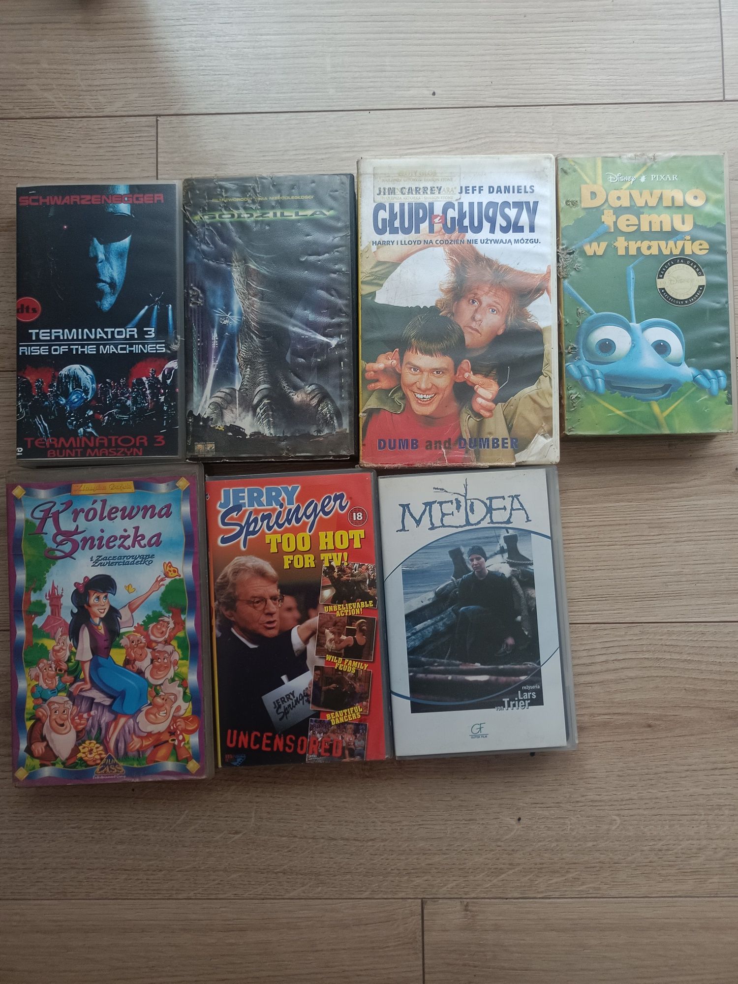 Kasety VHS, Godzilla, Terminator 3, Głupi i Glupszy