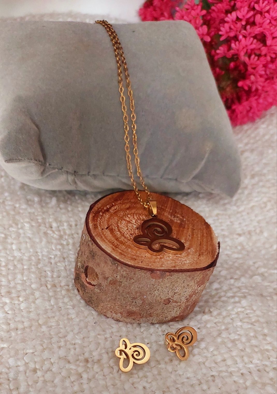 Conjunto colar e brincos aço inoxidável dourado com abelha