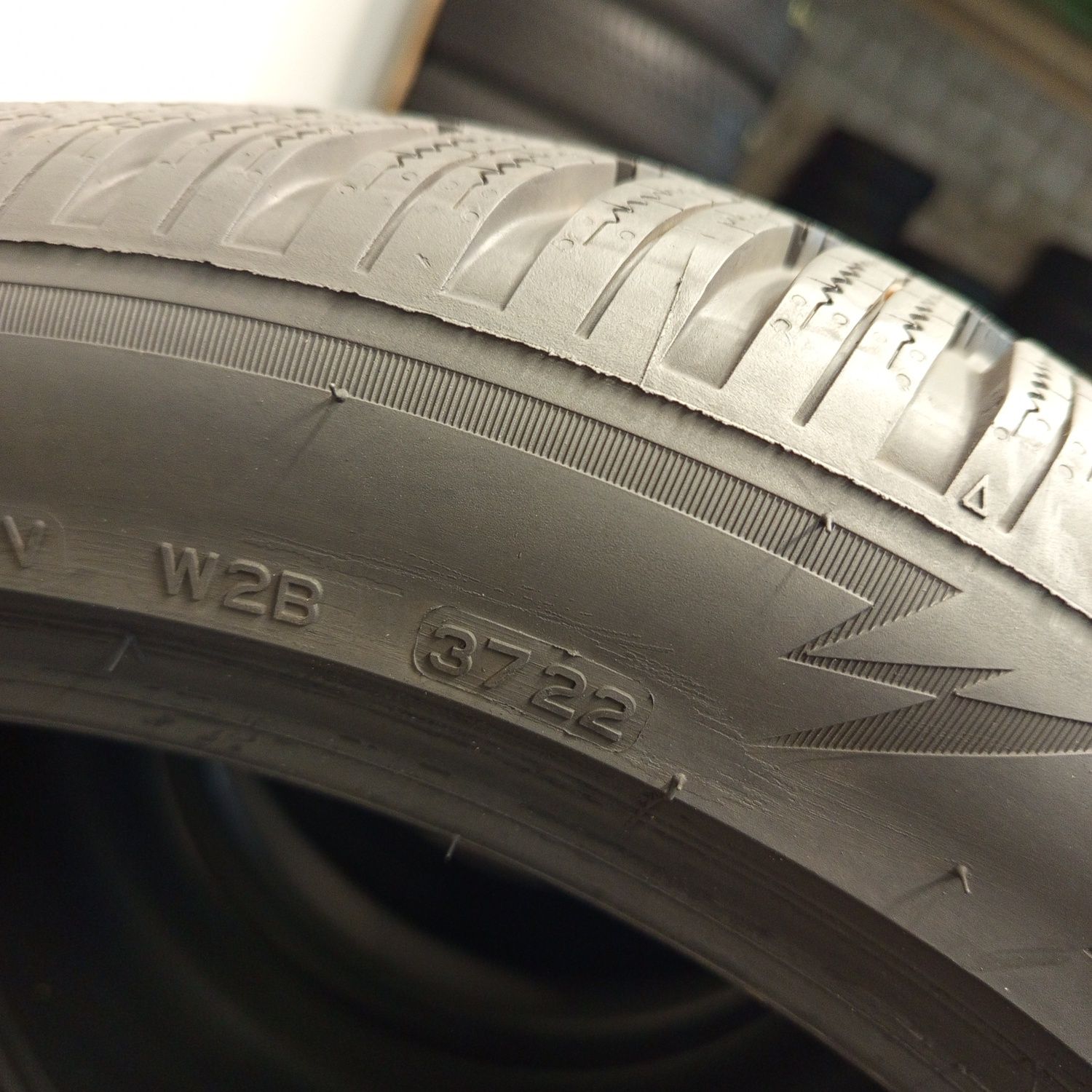 4x 235/45r18 Bridgestone LM005