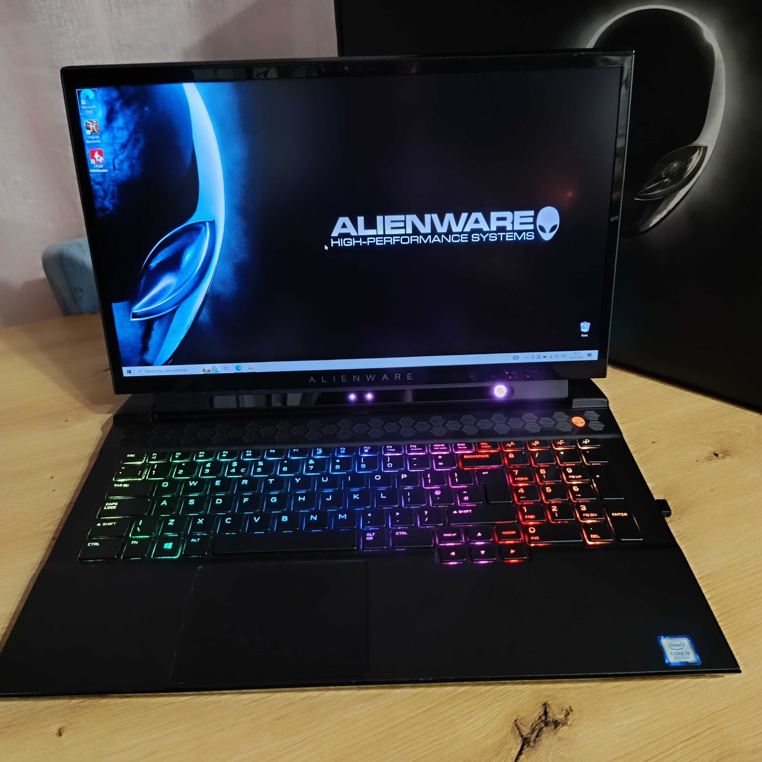 Alienware M17 R2 17 CALI | i9 9880H | RTX 2070 MAX-Q | 1TB SSD | 16GB