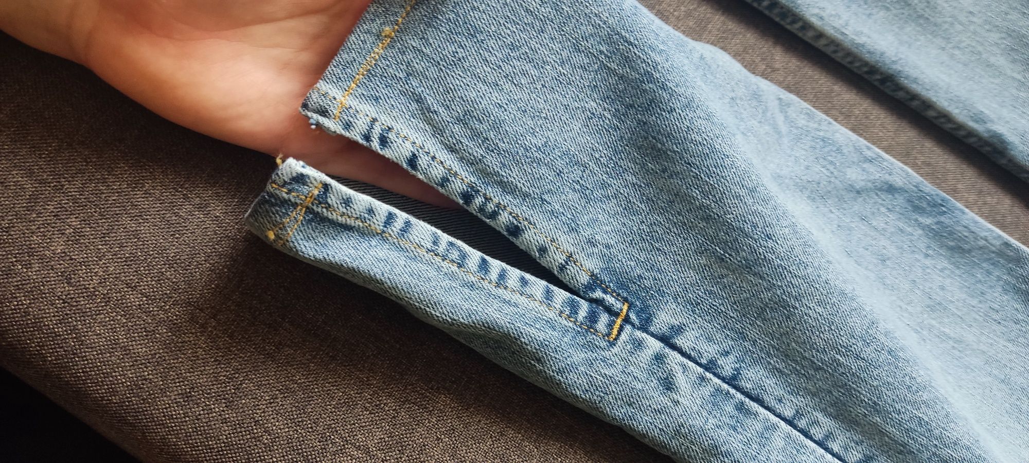Jeansy H&M Skinny z rozciętymi nogawkami