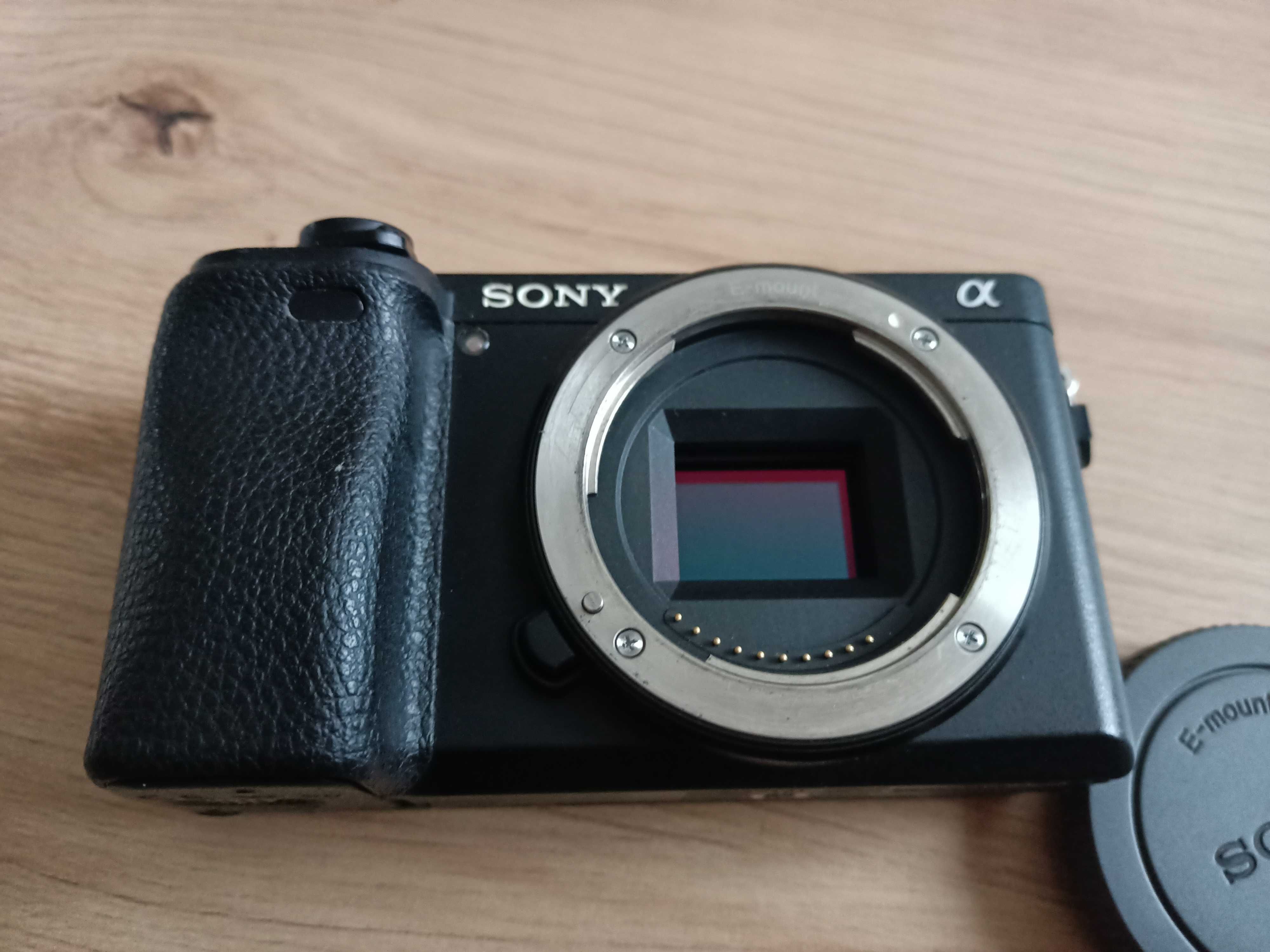 K' Sony a6300 + 2 baterie + Sony Zeiss 16-70 f4 - jak nowy