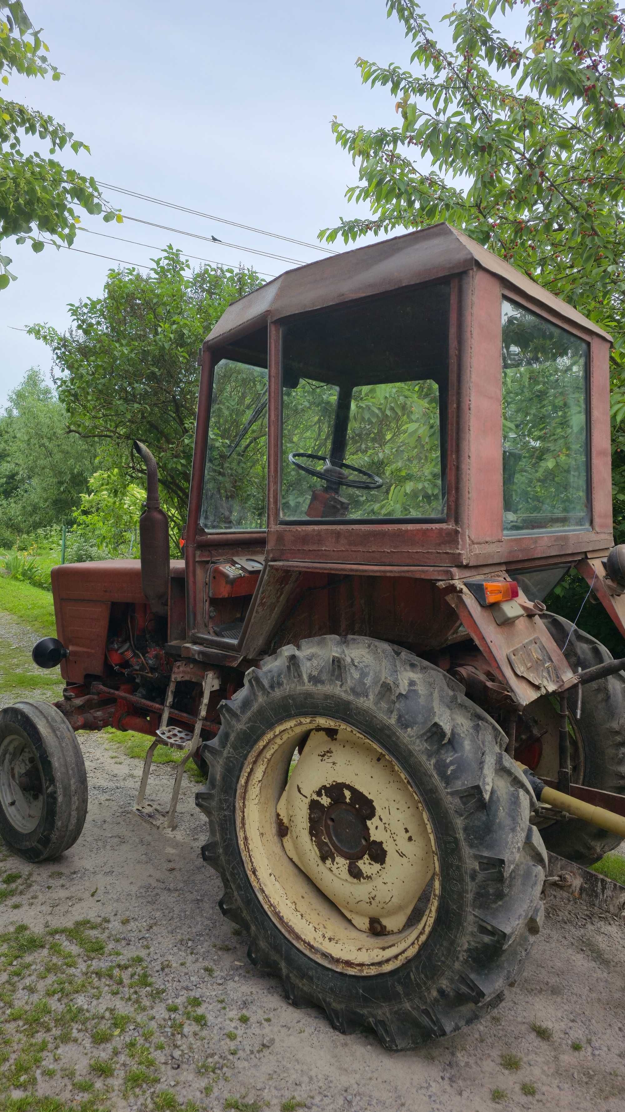 Ciągnik rolniczy Władymirec T-25 z kabiną
