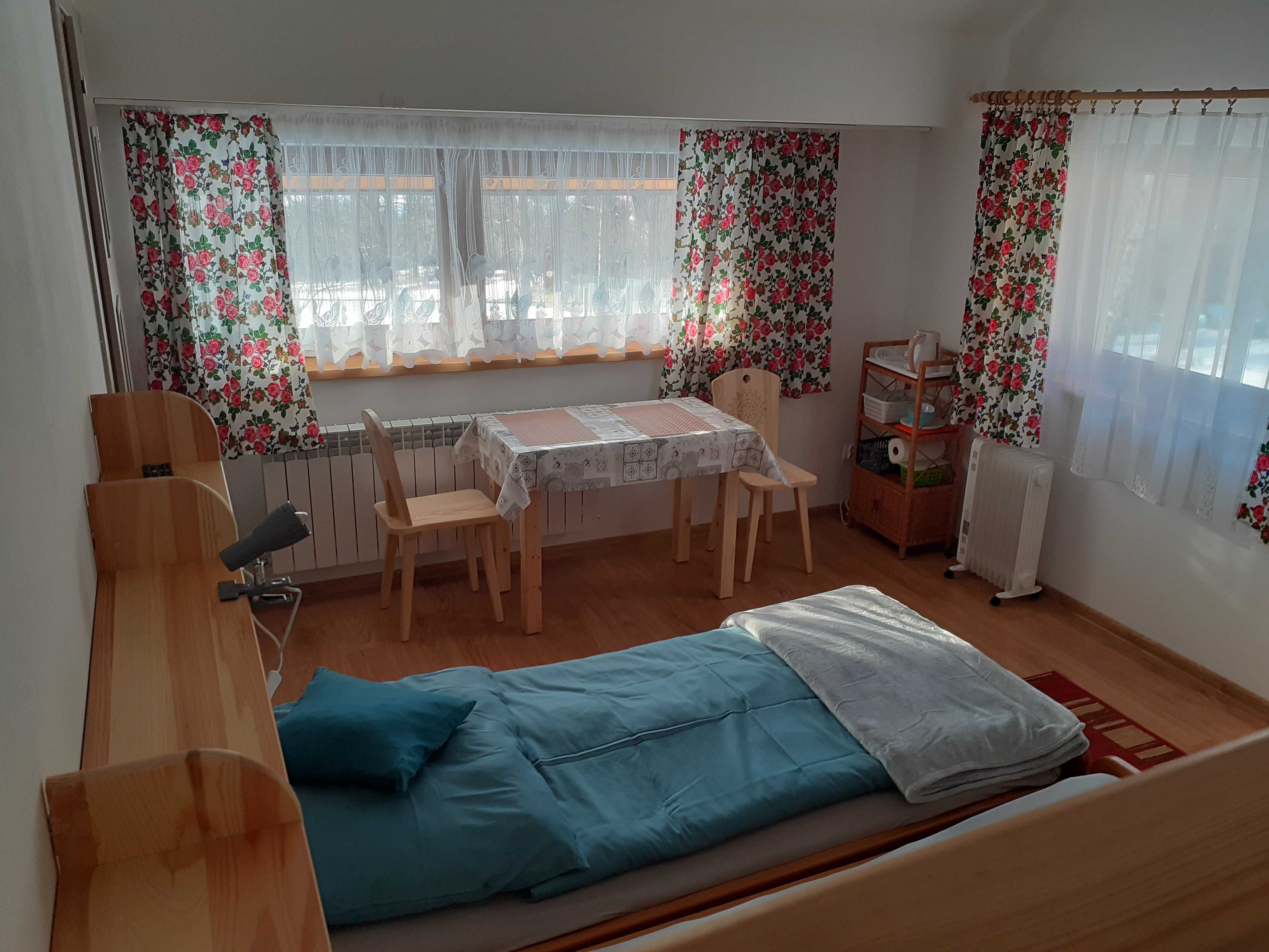 Pokoje w górach niedaleko Zakopanego.