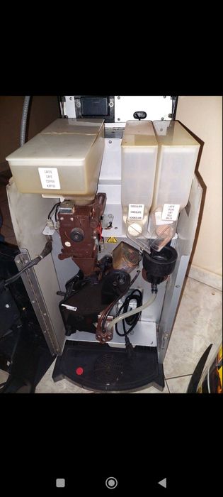 Продам кофемашину на 8 напитов