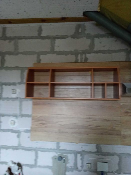 Półka wisząca do kuchni lub łazienki