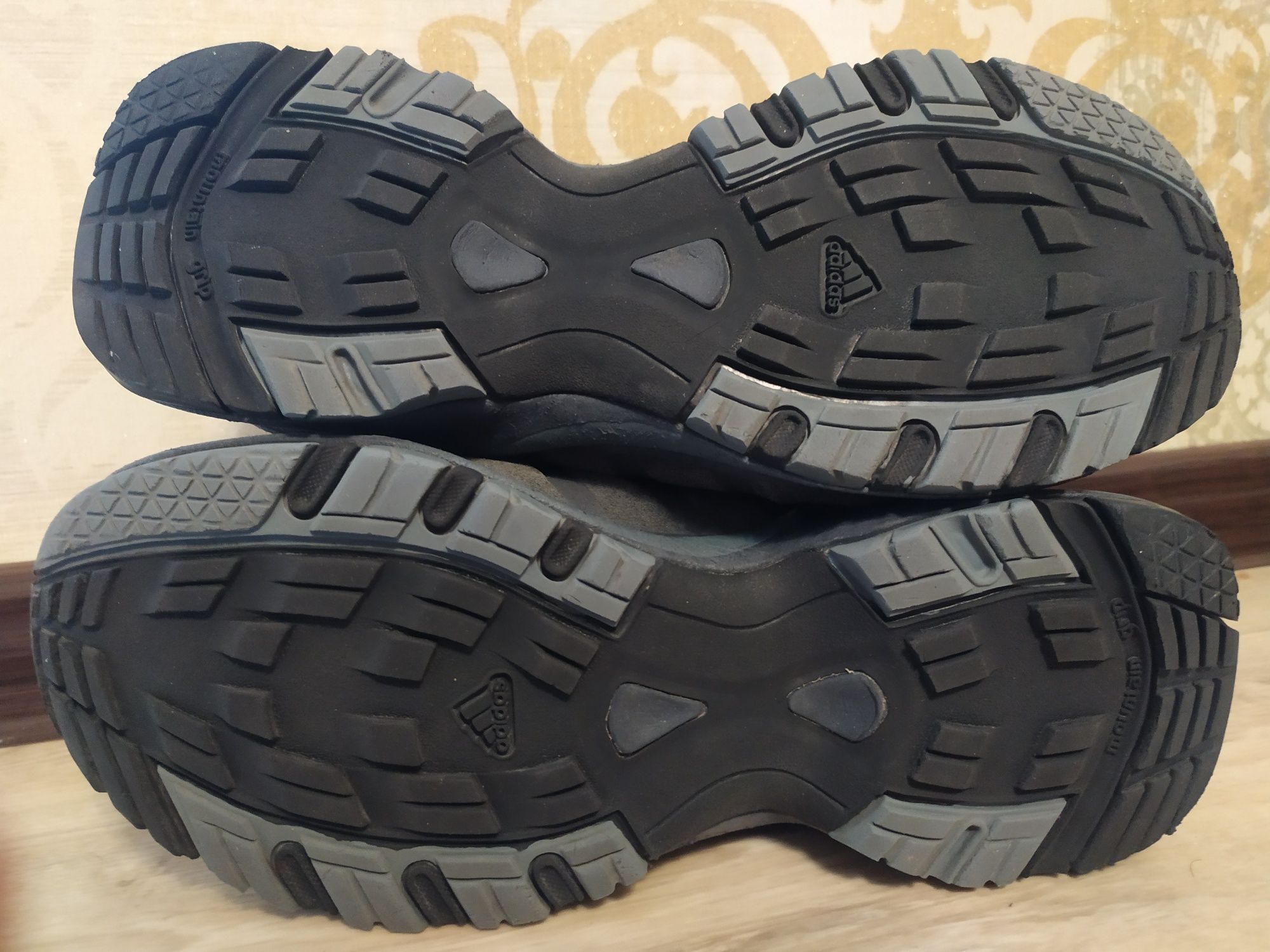 Трекинговые термо ботинки кроссовки Adidas  р.37-37,5