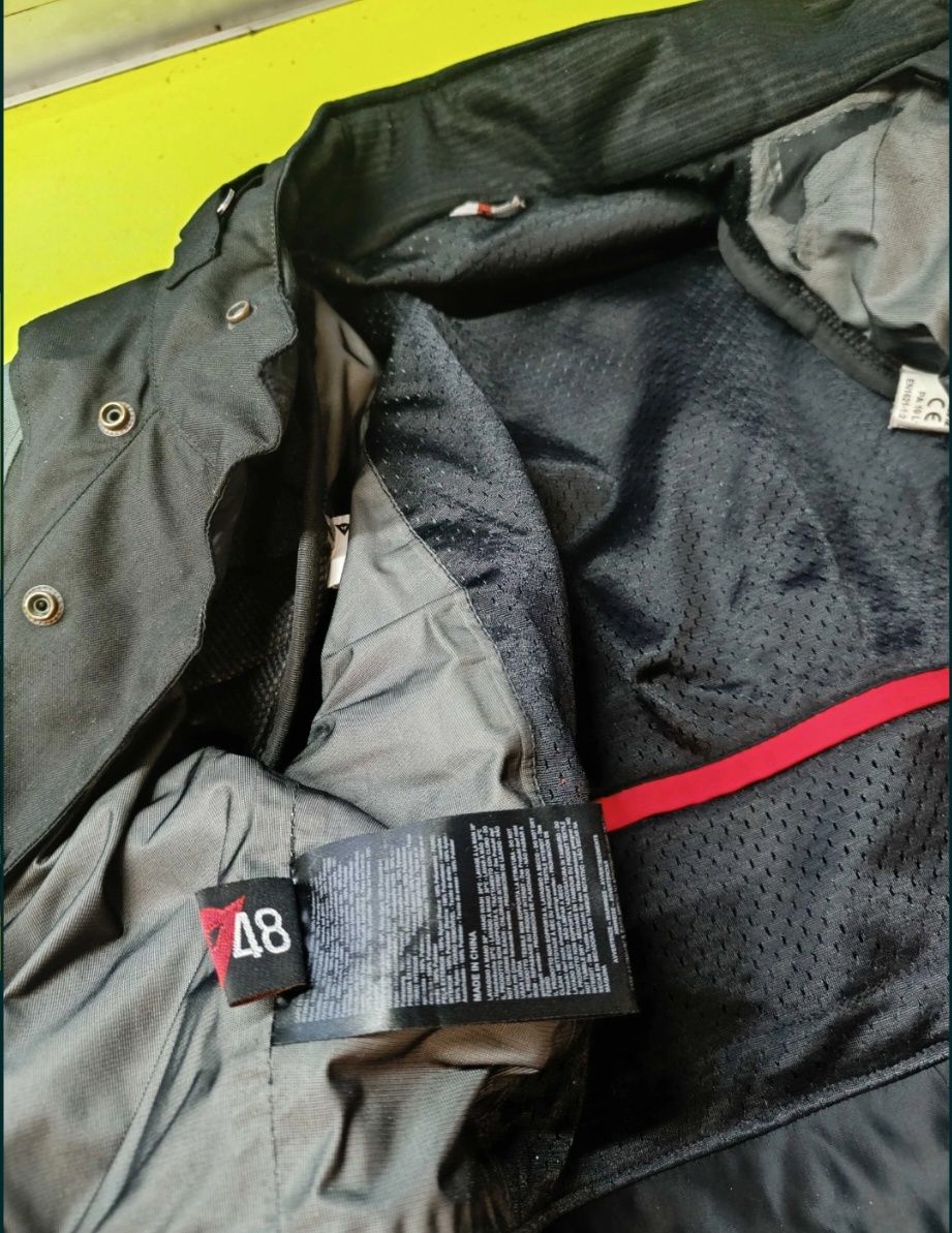 Casaco Dainese Tempest Dry
-Tamanho 48 (M)
- Com forro de inverno
(Ape