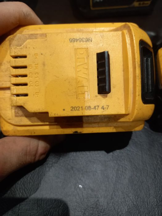 Baterie dewalt 4ah, 6ah