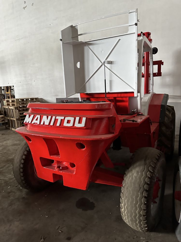 Manitou todo terreno de 2500 Kgrs triplex