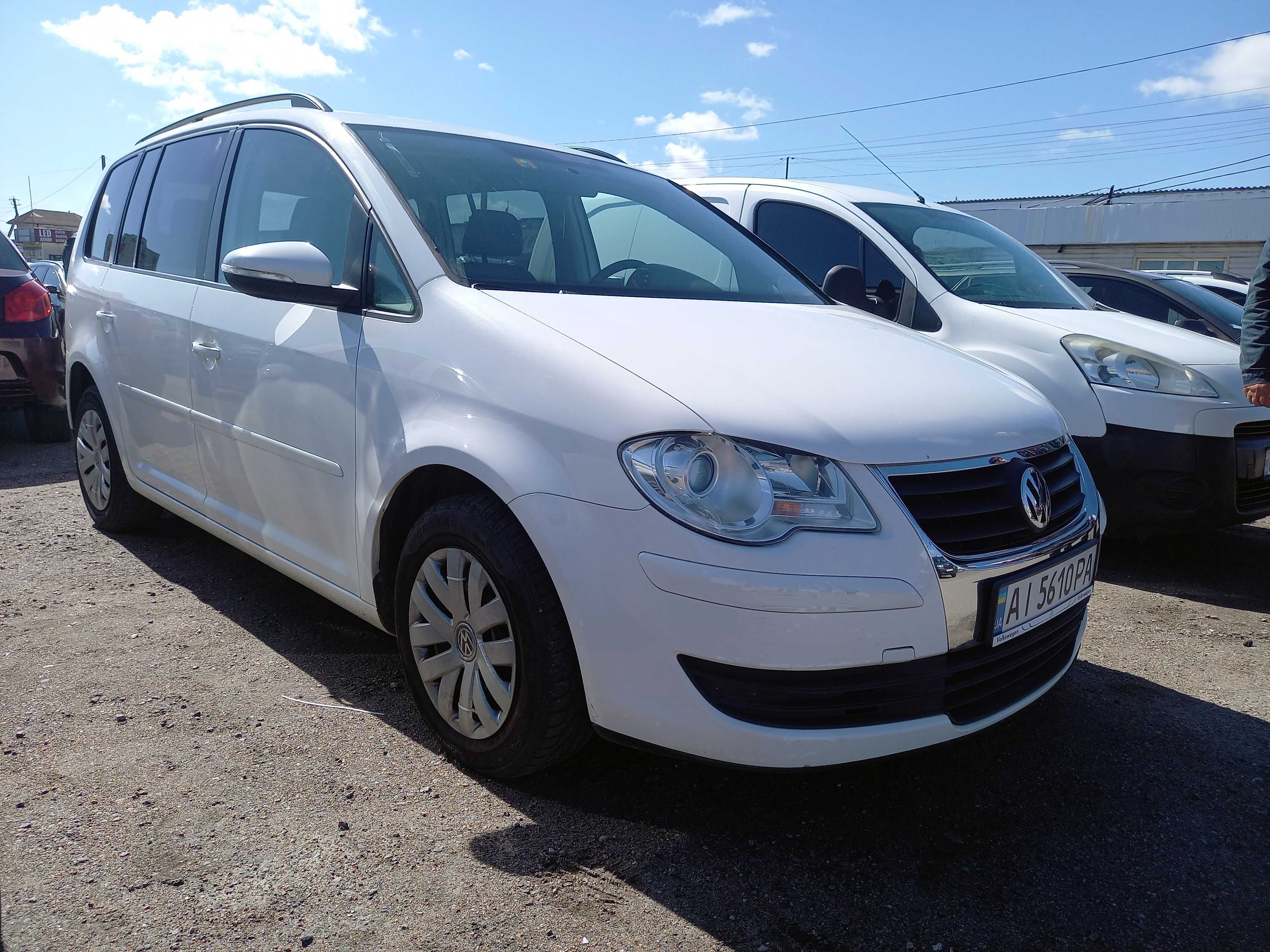 Volkswagen Touran 2009 1.4 TSI MT (140 к.с.) у доброму стані