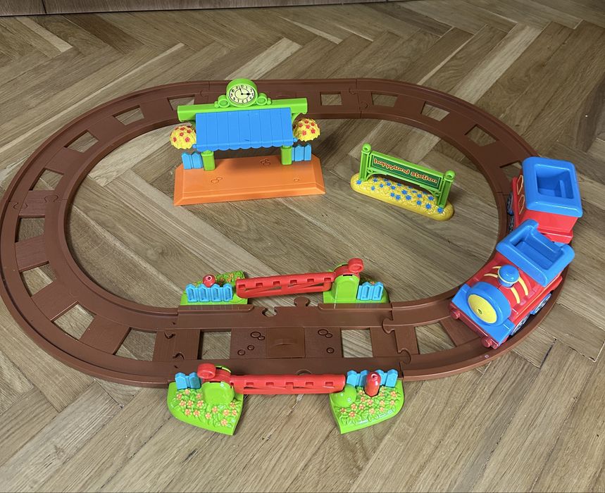 Пластикова залізнична дорога з інтерактивним паровозиком