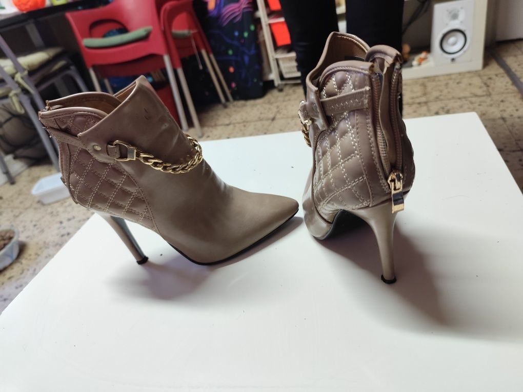 Atenção vendo sapatos