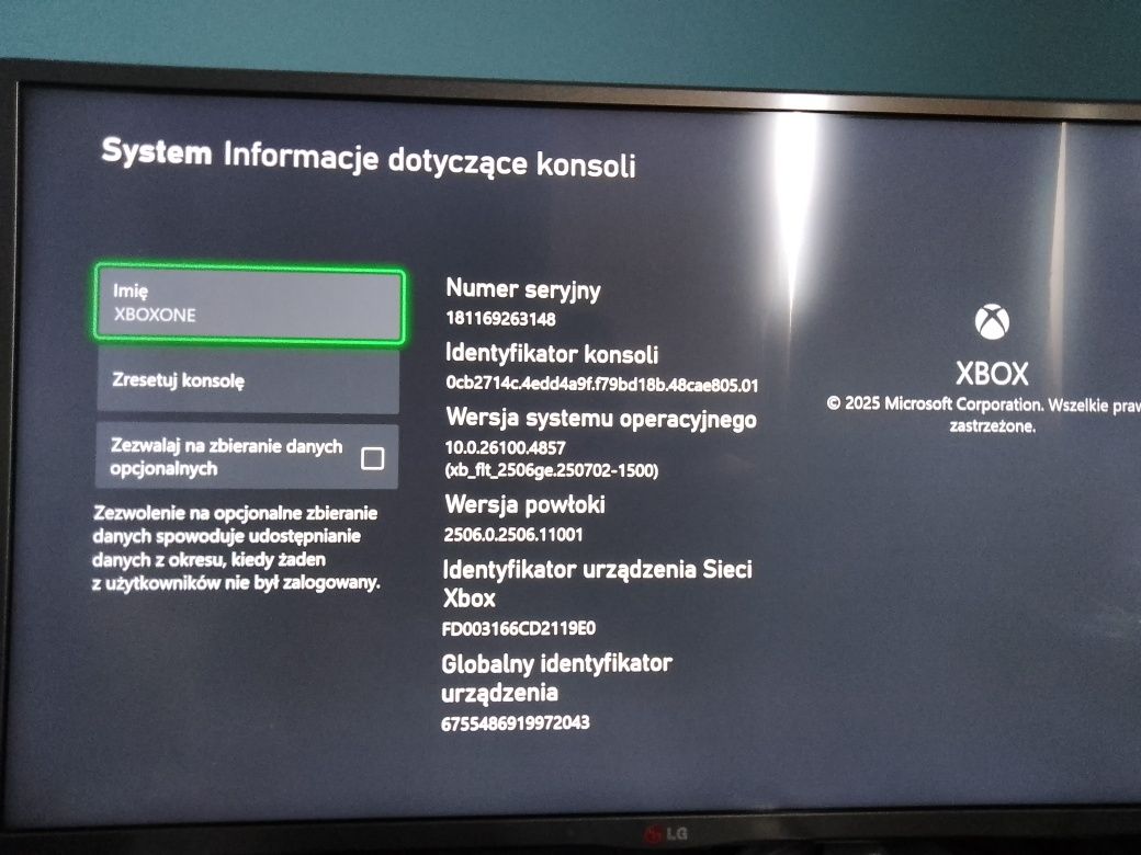 Xbox One S 1tb + 2 pady