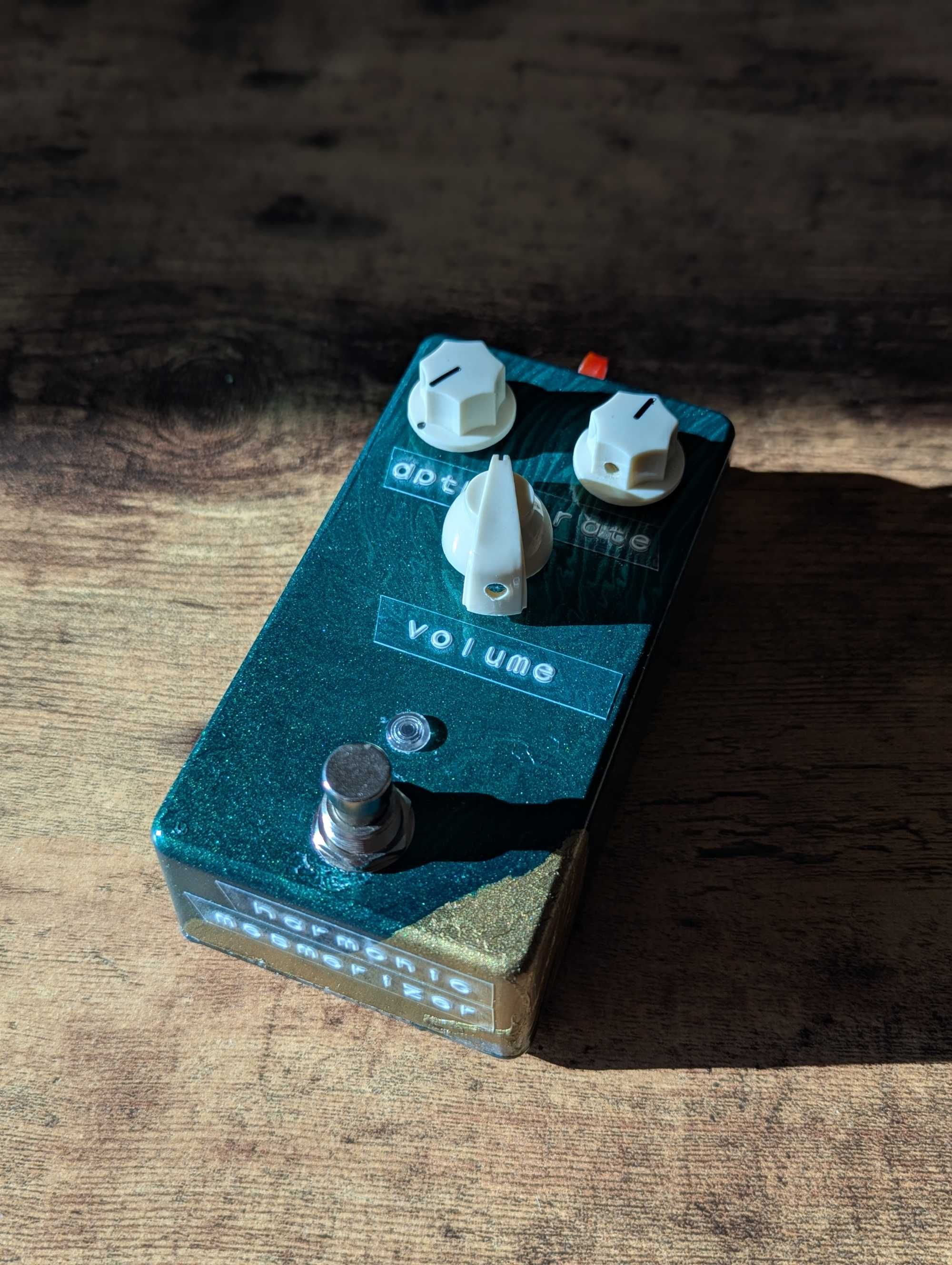 Catalinbread Pareidolia harmonic tremolo kopia efekt