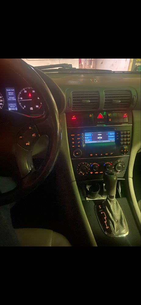 Mercedes C220.  150 CV 2004