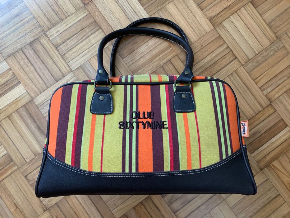 Mala às riscas coloridas