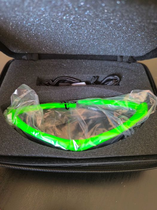 Óculos de ciclismo na caixa