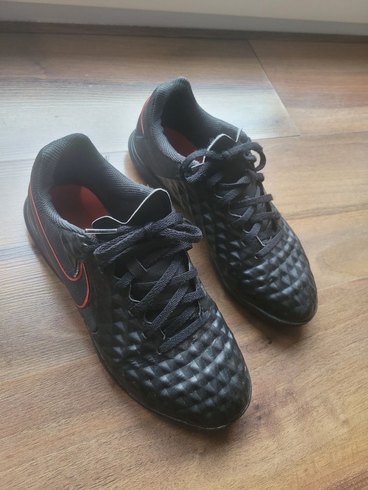 Buty piłkarskie turfy Nike roz. 37,5