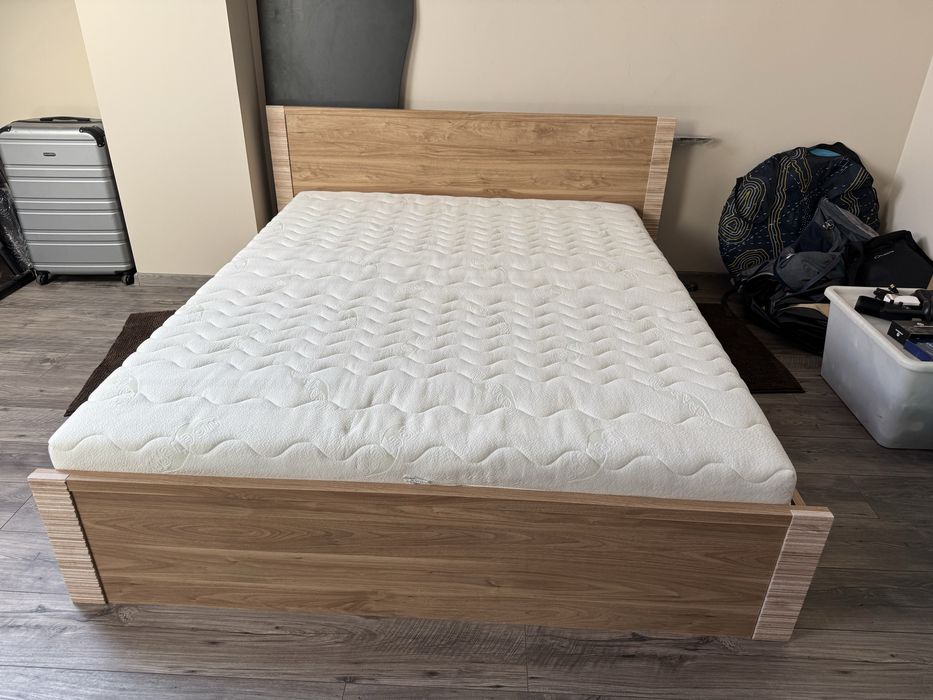 Łóżko - drewniana rama z 7strefowym materacem Aloe Vera Lux 160x200