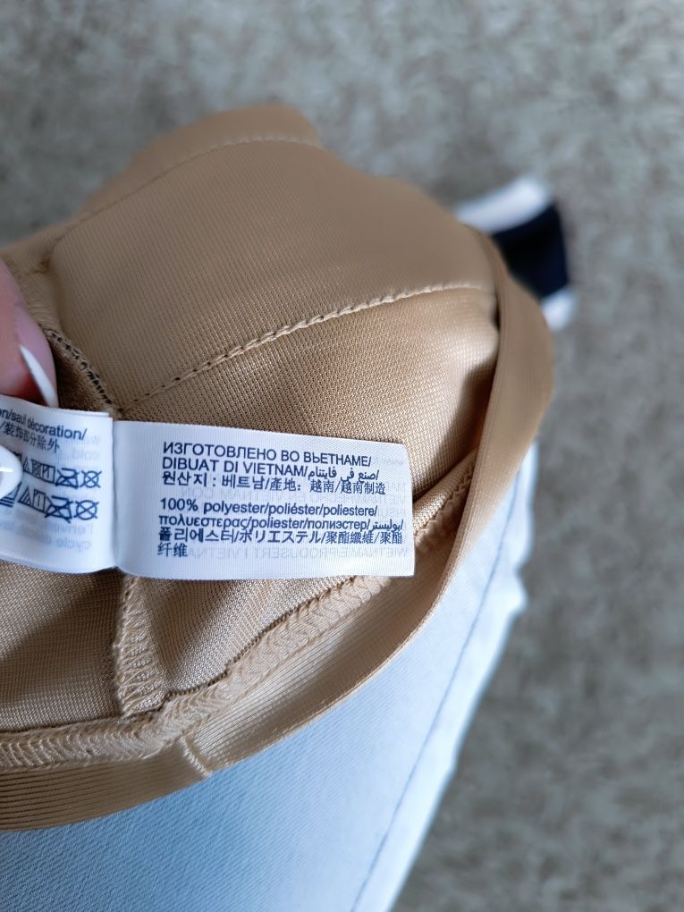 Świetna męska koszulka bokserka bez rękawów Tommy Hilfiger.