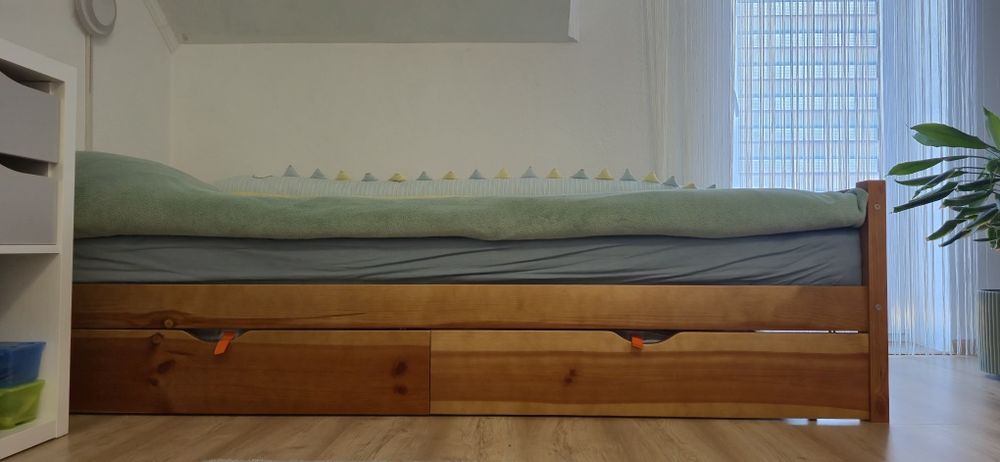 Односпальне ліжко 90×200 з ящиками з натурального дерева