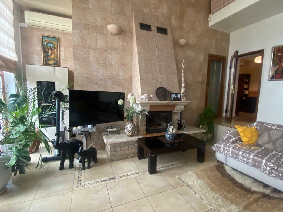 Просторий будинок 434 м² з басейном в Аркадійський провулок