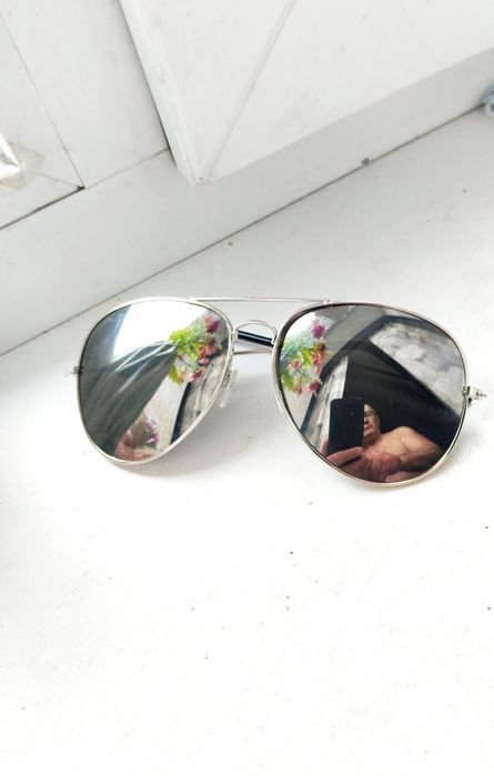 Очки солнцезащитные.