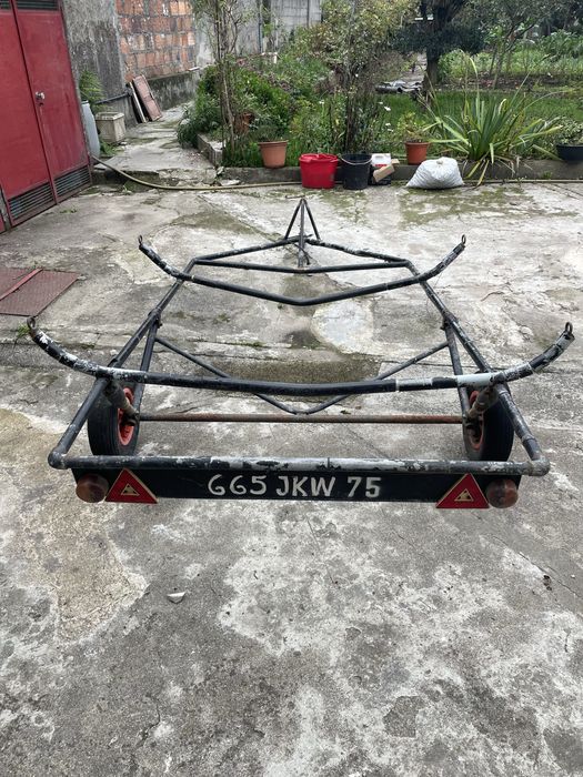 Vendo reboque em muito bom estado. Pode ser adaptado para moto tb.