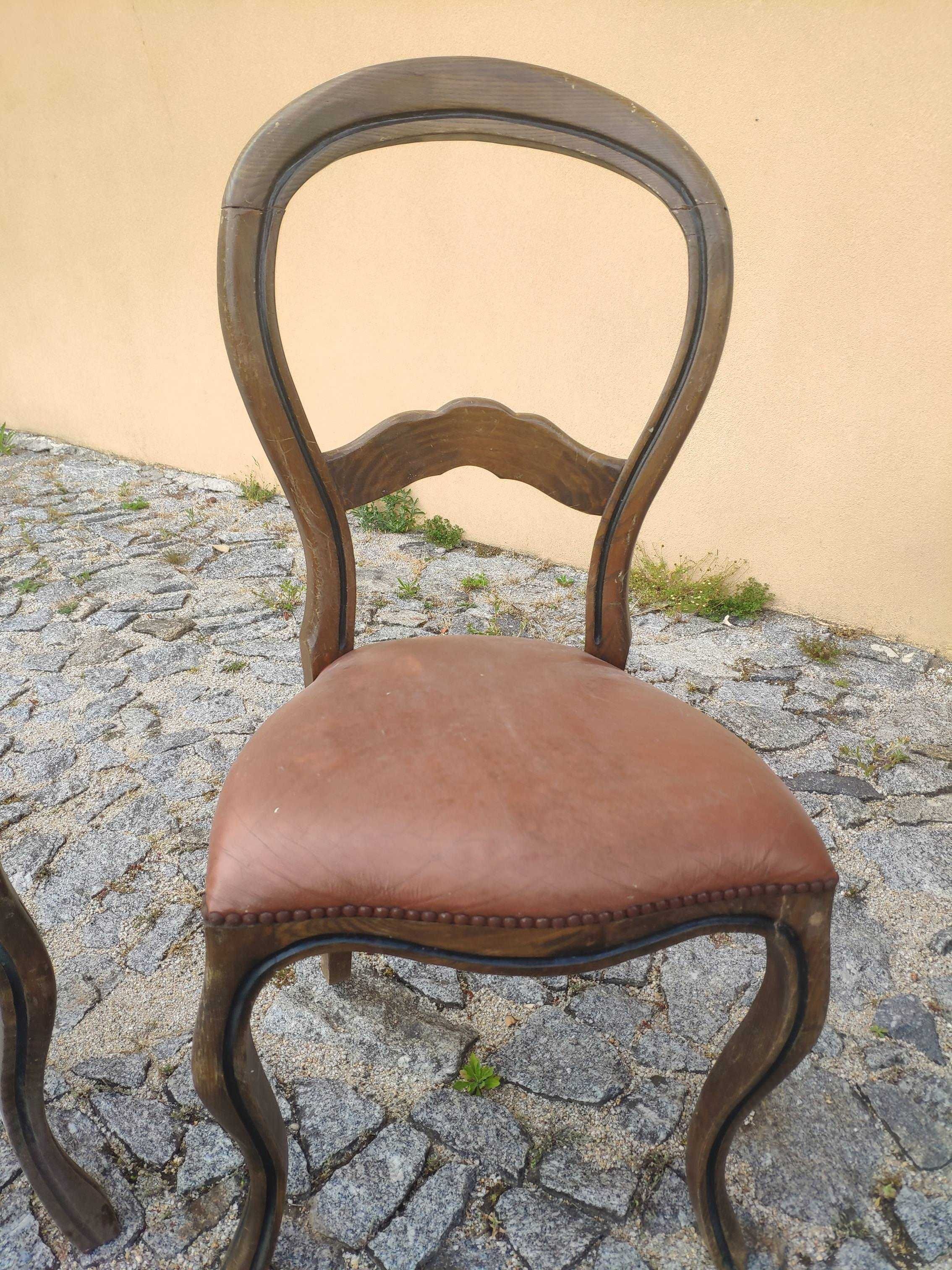 Mesa de Jantar em Madeira + 8 Cadeiras