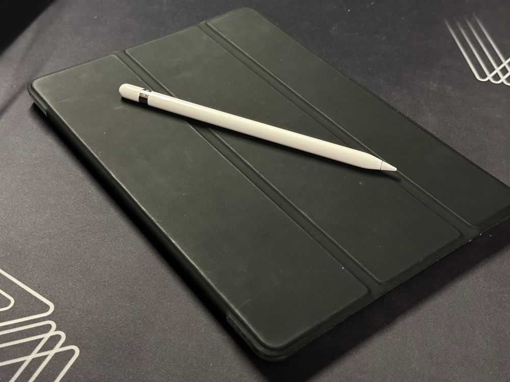 iPad 7ª Geraçao 10.2” com Apple pencil e 2 capas incluidas como novo