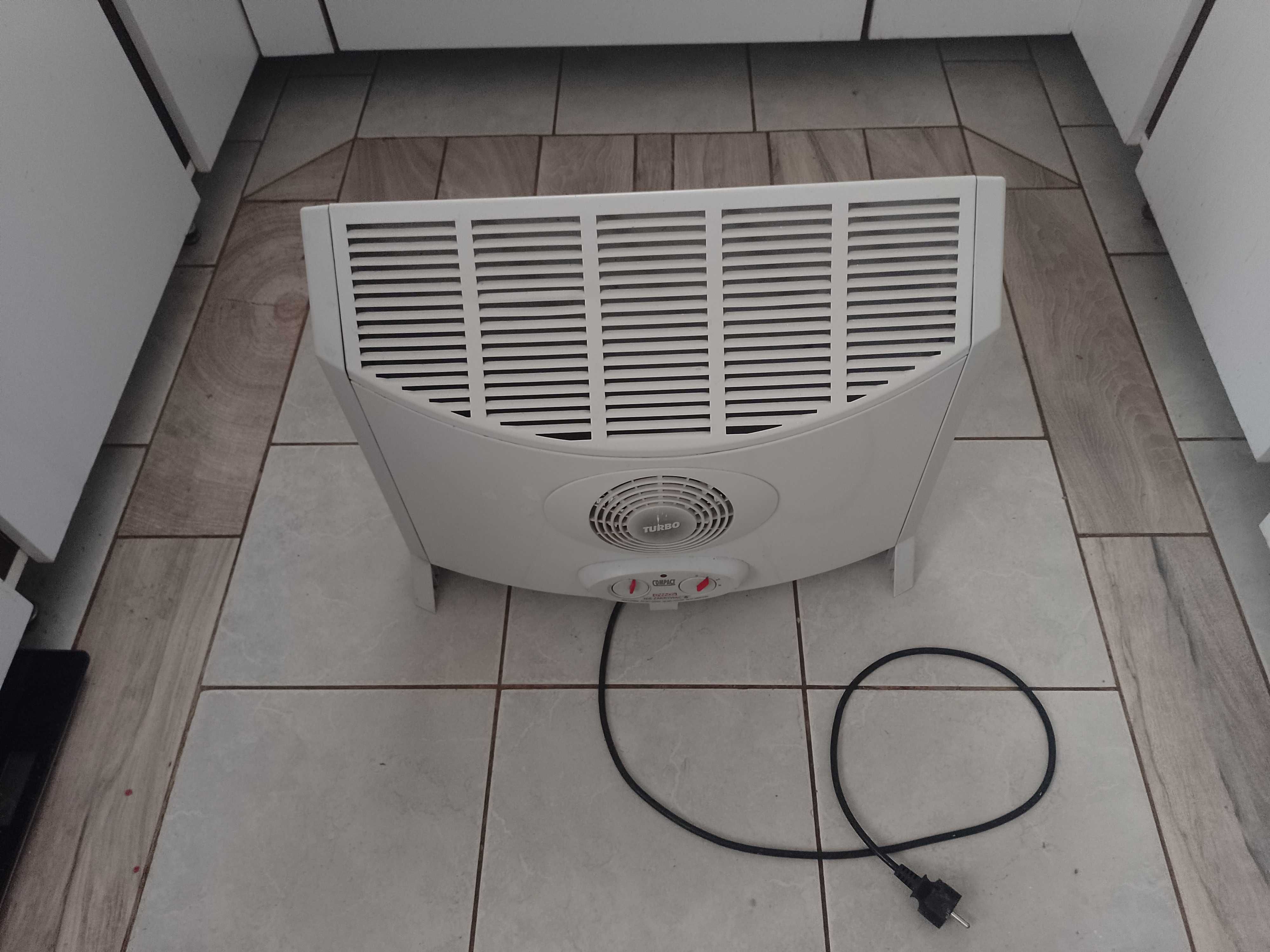 Grzejnik konwektorowy 1000/2000w