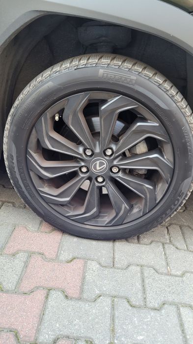 Koła zimowe Lexus UX Pirelli Sottozero3 Winter 225/50 r18 M+S run flat