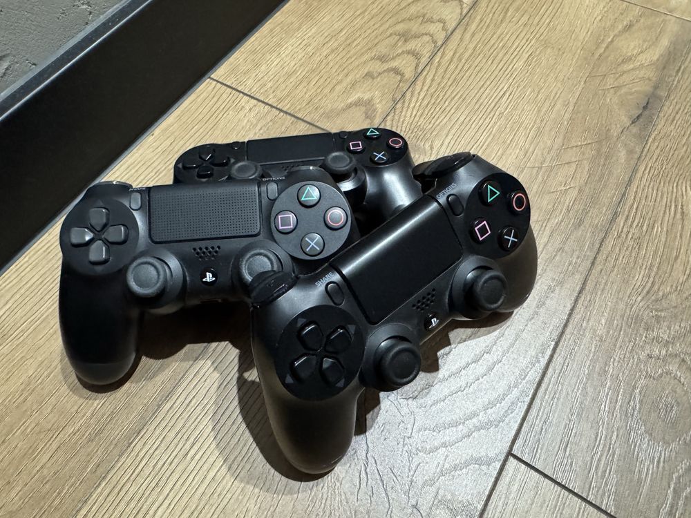 Sprzedam PlayStation 4 – bardzo dobry stan!