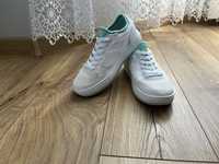 Biało-miętowe buty sportowe