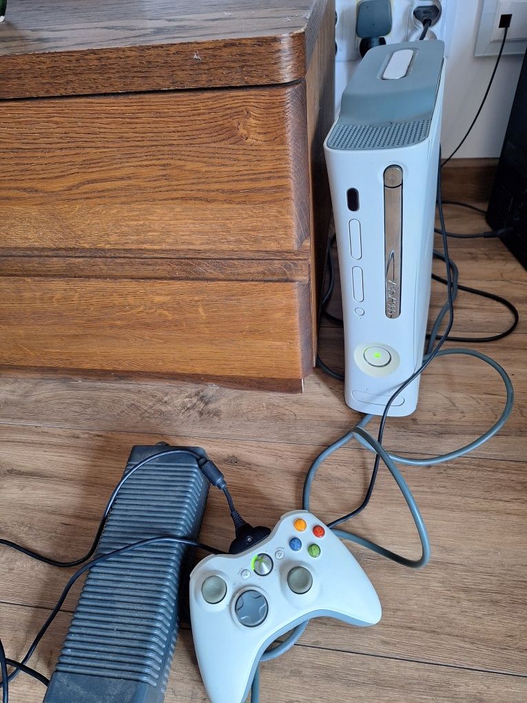 Xbox 360 sprawna 3 pady