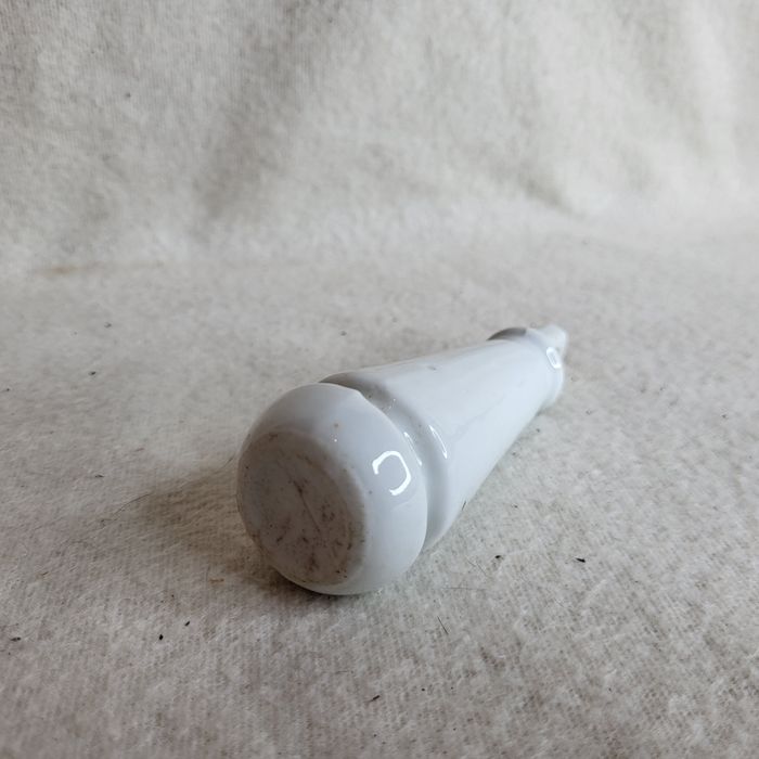 Kultowa rączka porcelanowa do spłuczek z PRL ¹⁶⁰