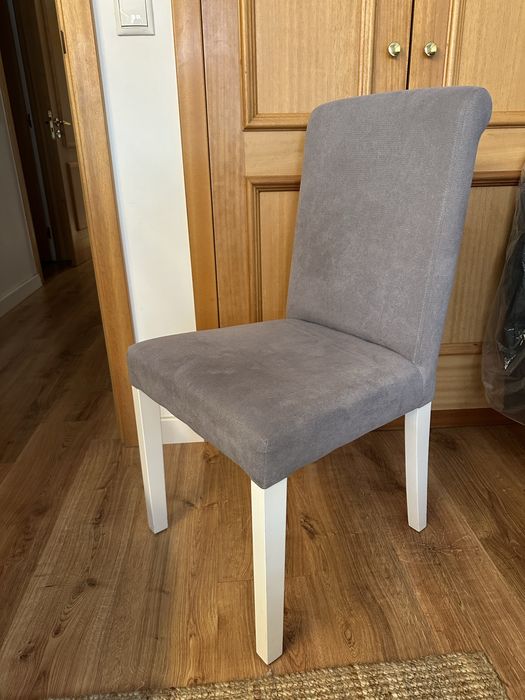 Cadeiras (4 cinzentas e 2 azuis)