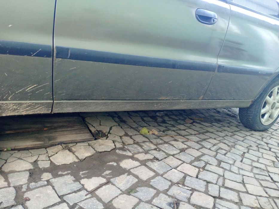 Продам машину ланус сенс